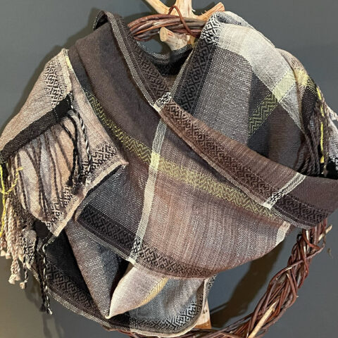 Singularitaet-Coma_Wollschal_handgewebt_Wolle_Bamboo_2.2