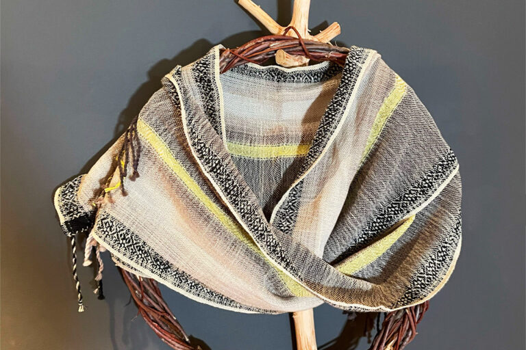 Singularitaet-Coma_Wollschal_handgewebt_Wolle_Bamboo_4-1200×800