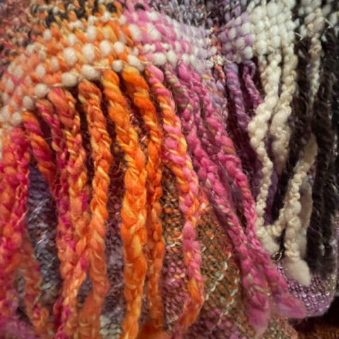 Singularitaet-Coma_Wollschal_handgewebt_handgefaerbt_Glut-im-Kamin-1-1200×800