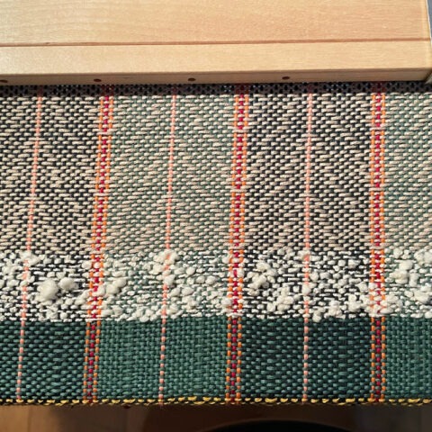 Singularitaet-Coma_handgefertigte-Einzelstuecke_Handtuch_gruen_rot_Baumwolle_1