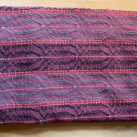 Singularitaet-Coma_handgefertigte-Einzelstuecke_Handtuch_gruen_rot_Baumwolle_1