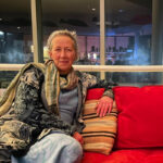 singularitaet-coma_-handgefertigte-Einzelstuecke_-me-on-the-sofa_1