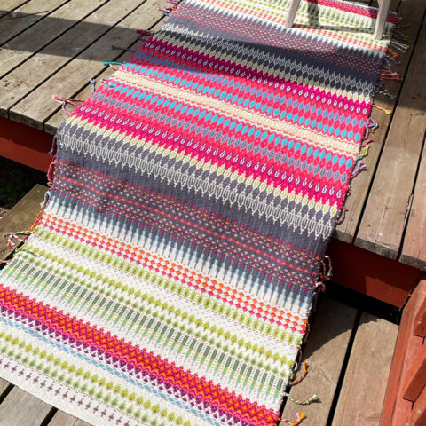 Singularitaet-Coma_Handgefertigte-Einzelstuecke_-Teppiche_Krogbragd-3-1200-x800