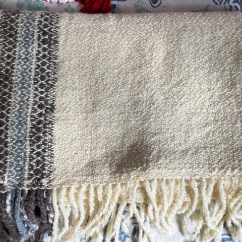 singularitaet-coma_handgefertigte-Einzelstuecke_-Wolldecke_Wolle_Sariseide_1