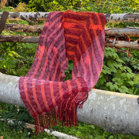 singularitaet-coma_handgefertigte-Einzelstücke_Schal_Wolle_Alpaca_Wellenschal_6