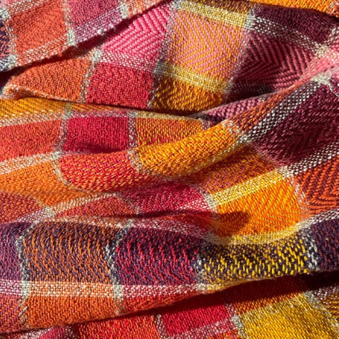 Singularitaet-Coma_handgefertigte-Einzelstuecke_-Sommertuch_kariert_Baumwolle.3