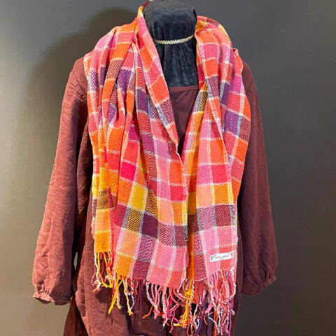 Singularitaet-Coma_handgefertigte-Einzelstuecke_-Sommertuch_kariert_Baumwolle.3