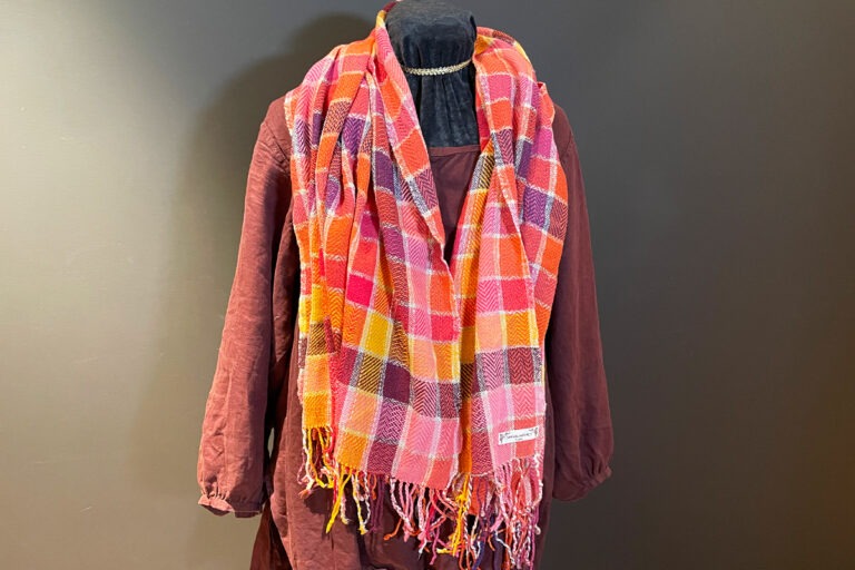 Singularitaet-Coma_handgefertigte-Einzelstuecke_-Sommertuch_kariert_Baumwolle.3