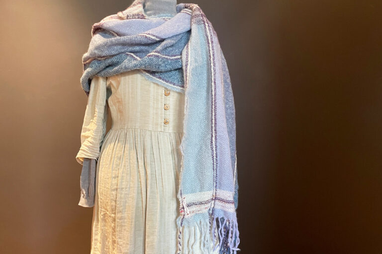 Singularitaet-Coma_handgefertigte-Einzelstuecke_Schal_Mohair_1