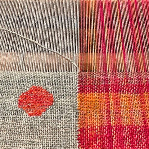 Singularitaet-Coma_handgefertigte-Einzelstuecke_Schal_red-dot_Wolle_1