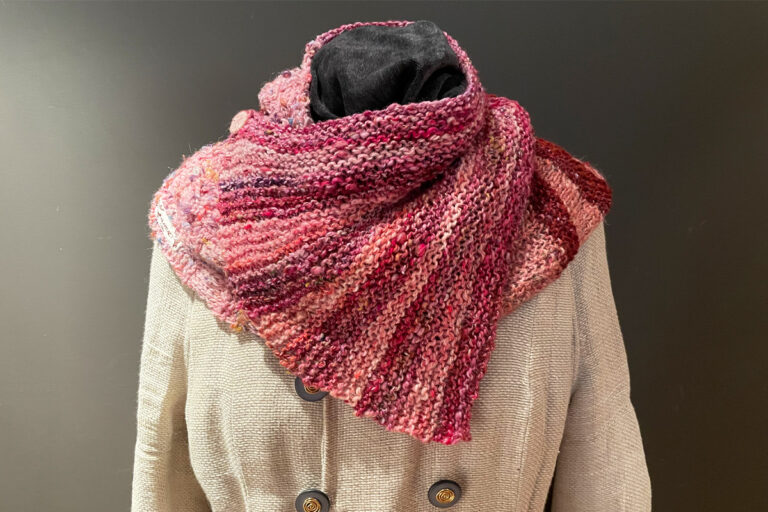 singularitaet-coma_handgefertigte-Einzelstuecke_Schal_strick_rot_1