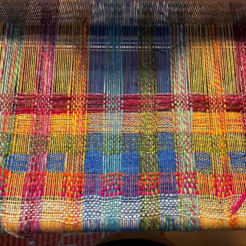 Singularitaet-Coma_handgefertigte-Einzelstuecke_schal_blumenwiese2