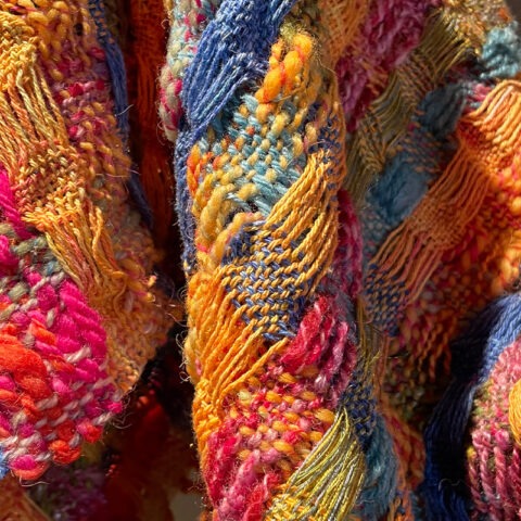 Singularitaet-Coma_handgefertigte-Einzelstuecke_schal_blumenwiese2